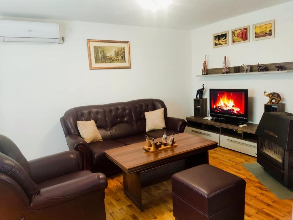 Vikendica Aleksandar, Privina Glava