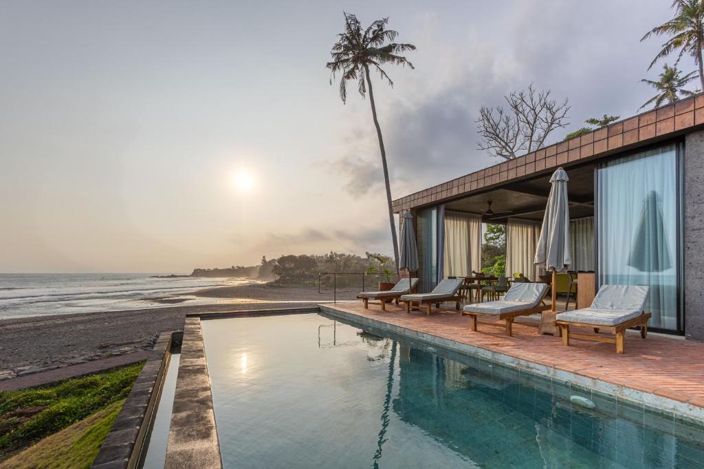 Ultimate Beachfront Villa Cascade Balian, Balian