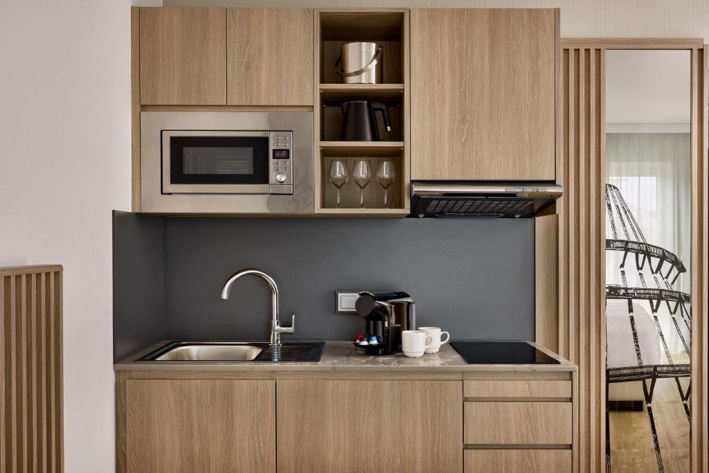 Courtyard by Marriott Magdeburg キッチン