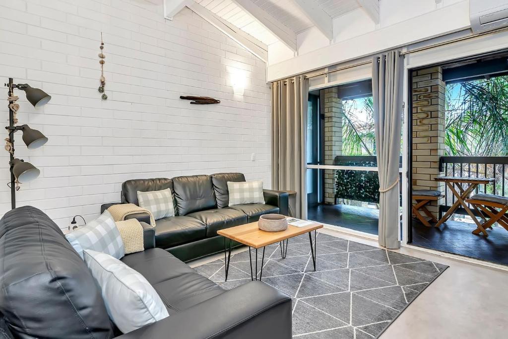 'Treetops at Glenelg' Coastal Stay with Leafy Patio, Adelaide