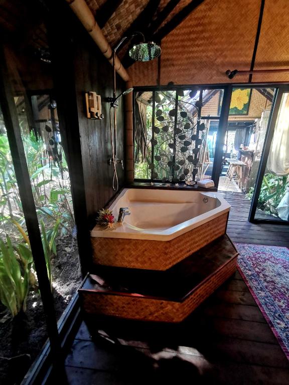 ホテル フェヌア マタイオア (Hotel Fenua Mata'i'oa) バスルーム（客室）