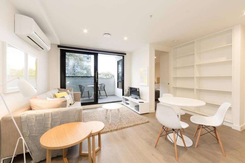 Henry II of Windsor, Melbourne