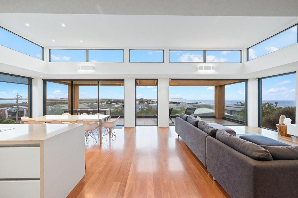 Cloudview, Surf Beach