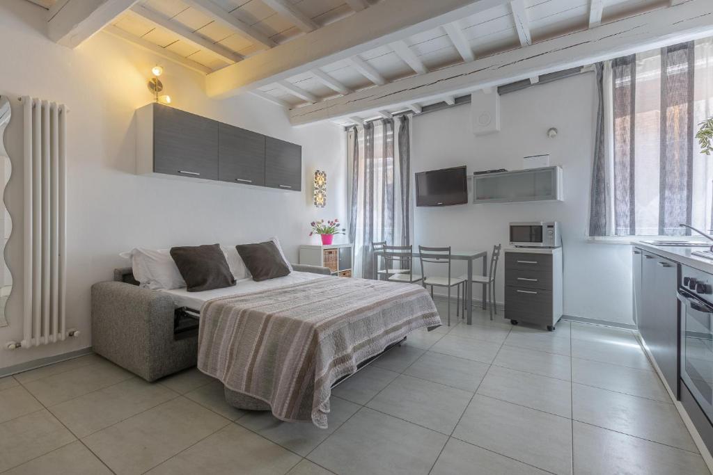 GuestHost - Ferrara Center Bi-Level Beauty Apartment - 2