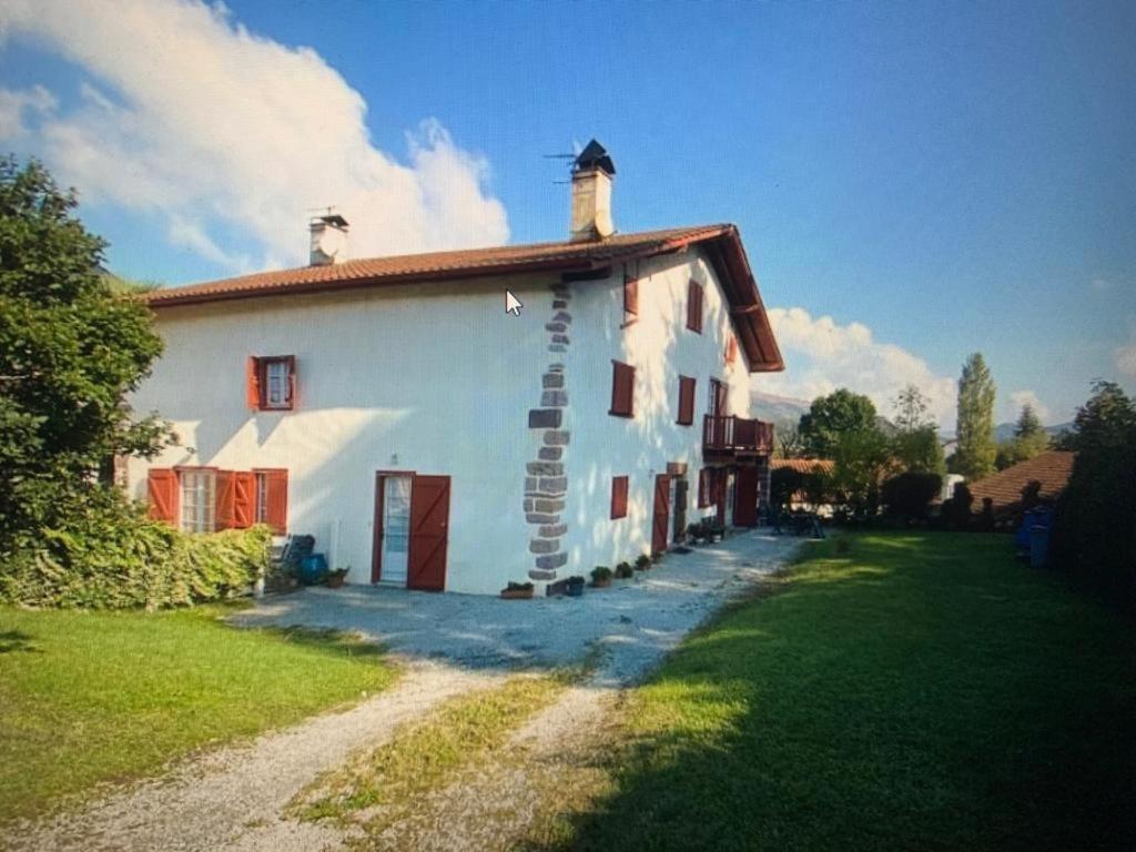 Alcatenia, Saint-Jean-Pied-de-Port