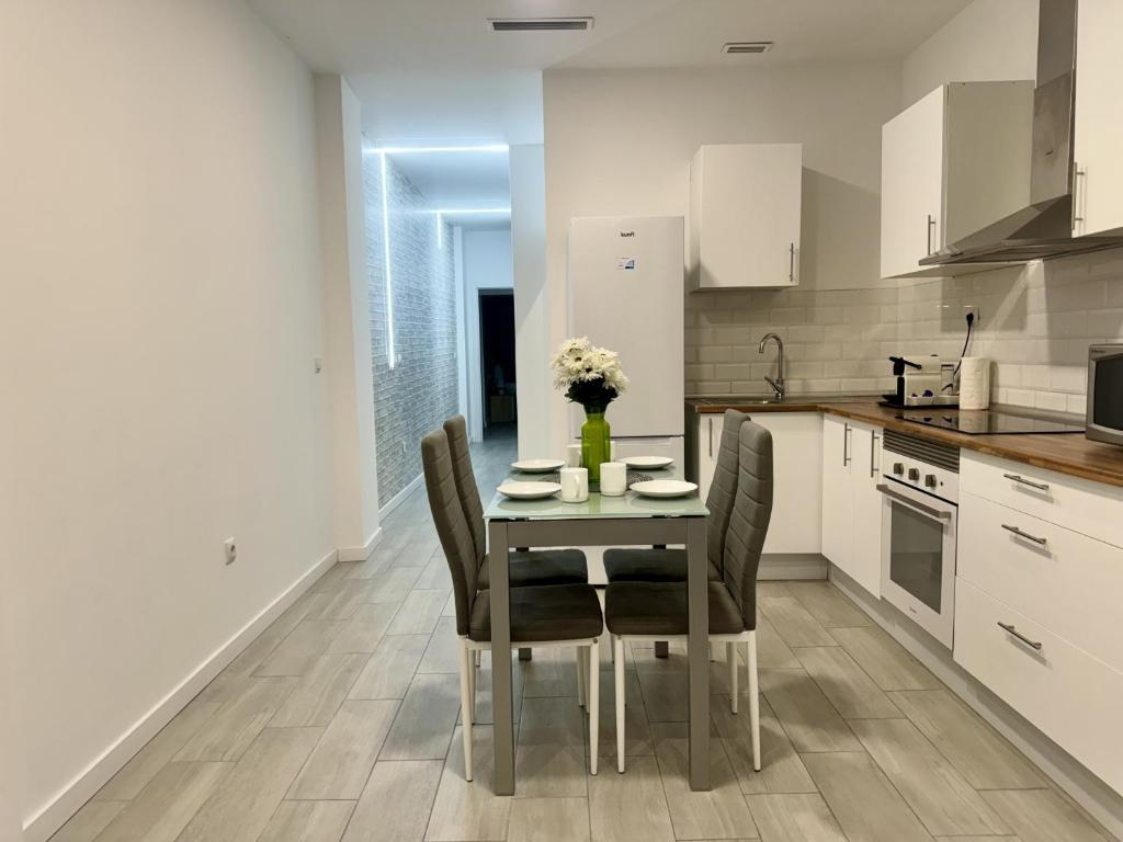 Alcala Galiano 81 by United Renters - 3
