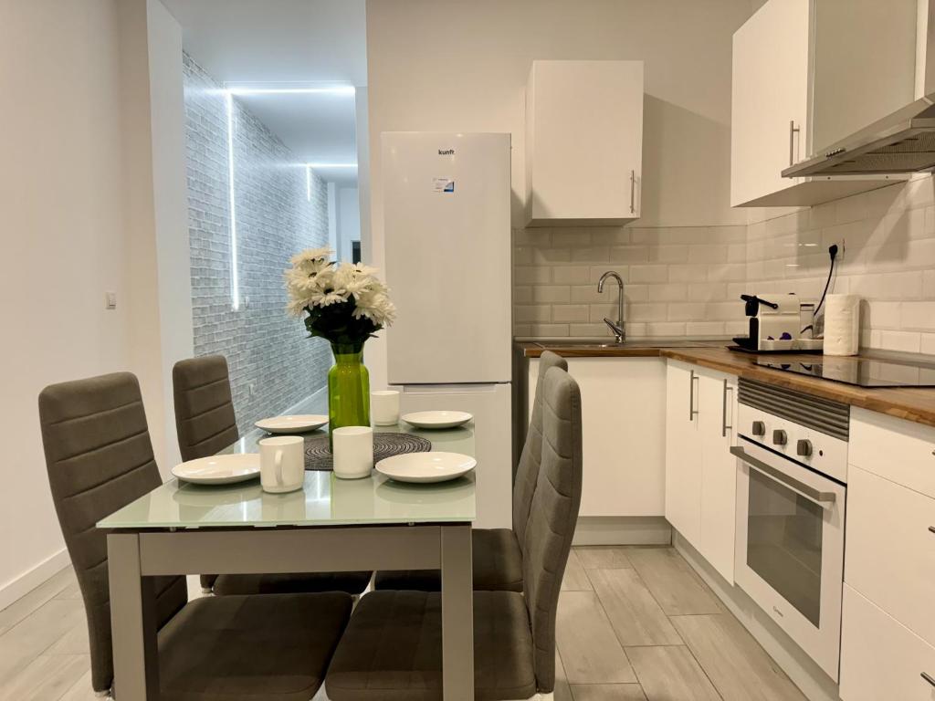 Alcala Galiano 81 by United Renters - 4
