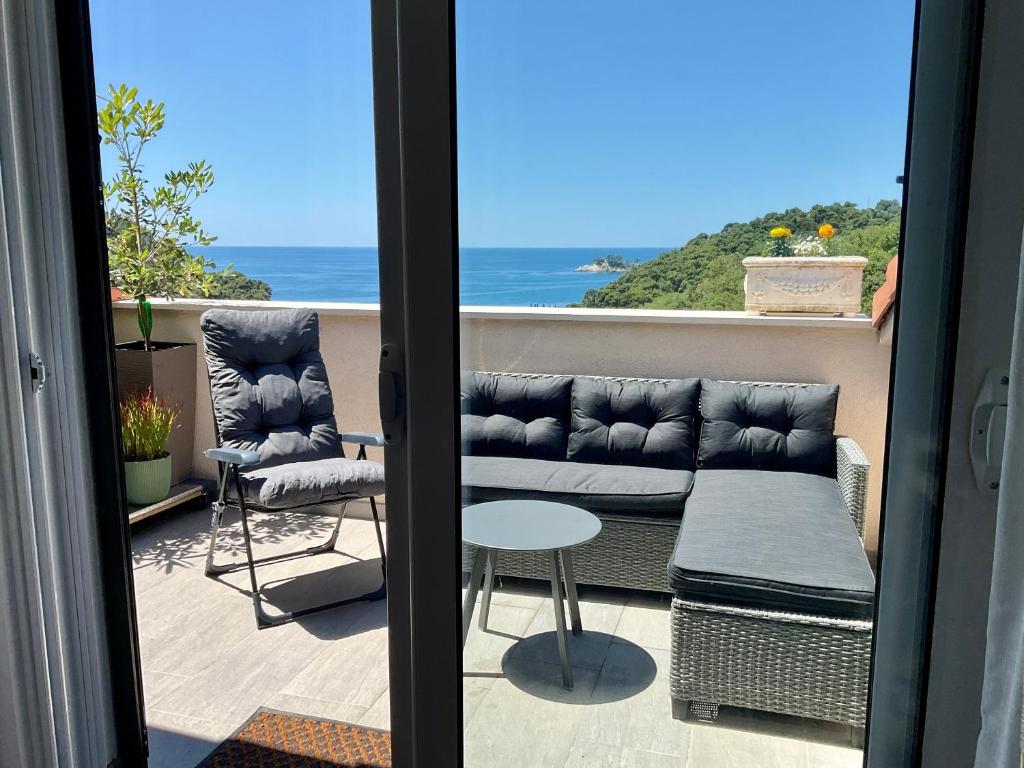 Bay View Apartments - 2