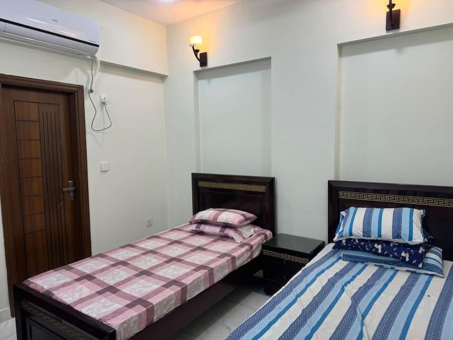 zehra blessing guest house, Karáčí