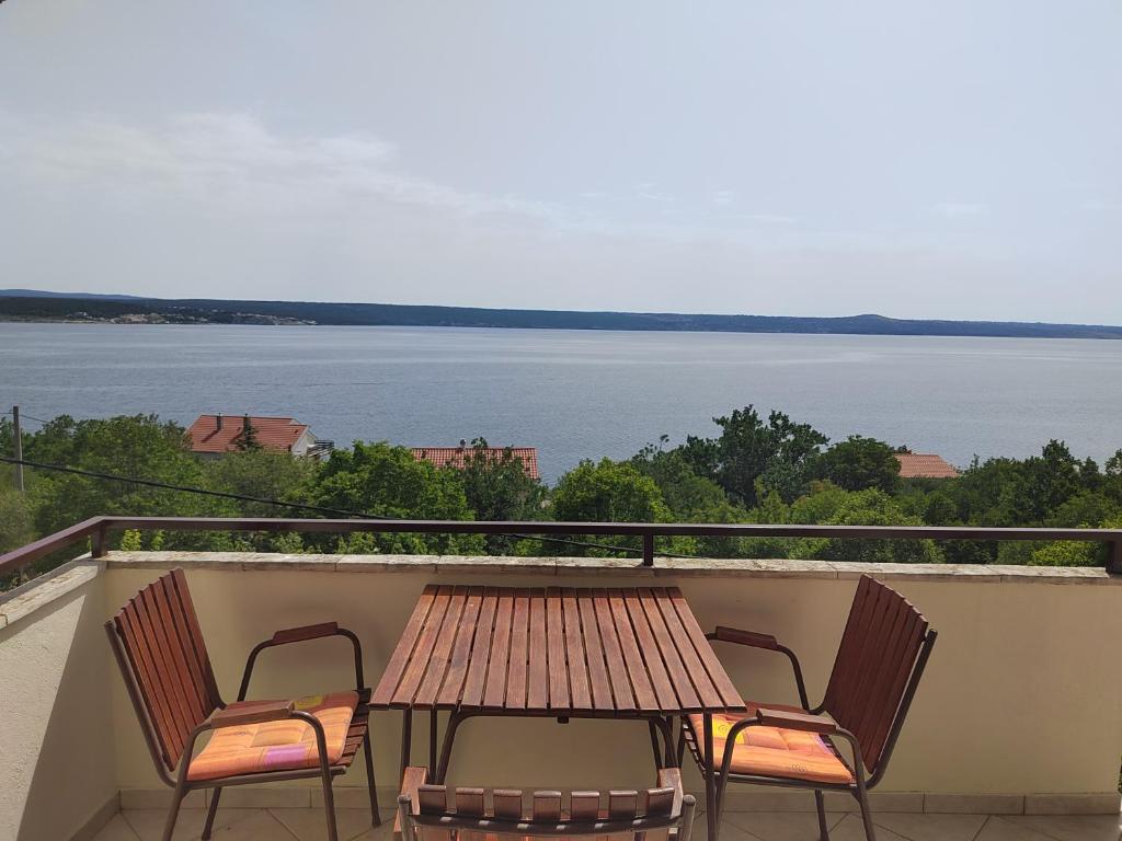 Apartman Eva, Maslenica