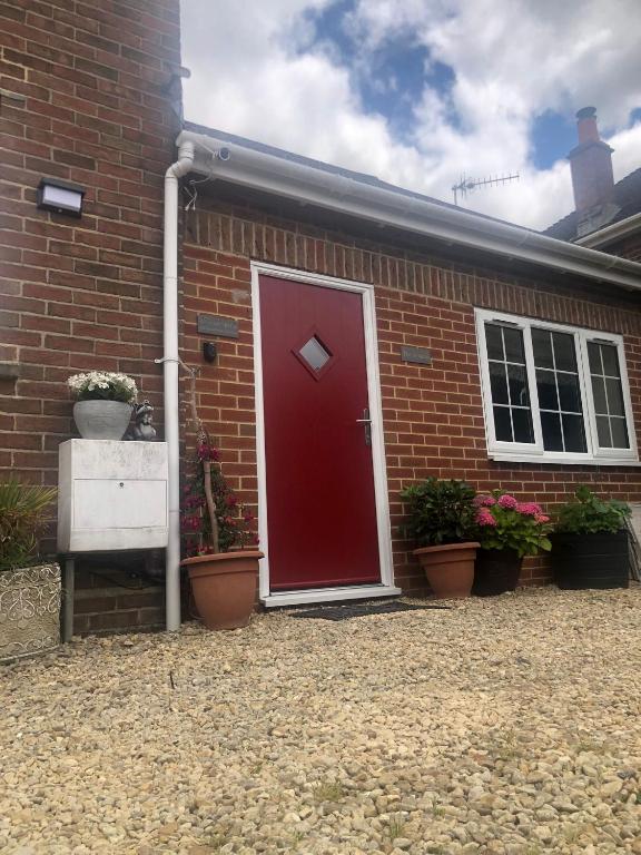 Entire guest suite with gated property, Broad Blunsdon