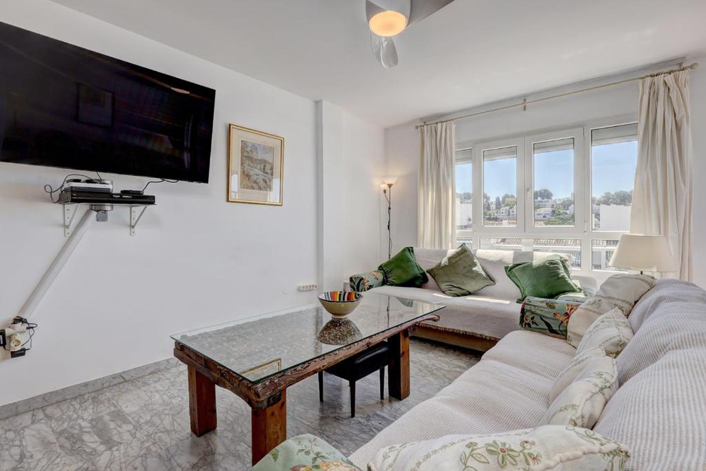 Quality apartment Sleeps 8 Airconditioned Underground parking Ultra fast WiFi - 3