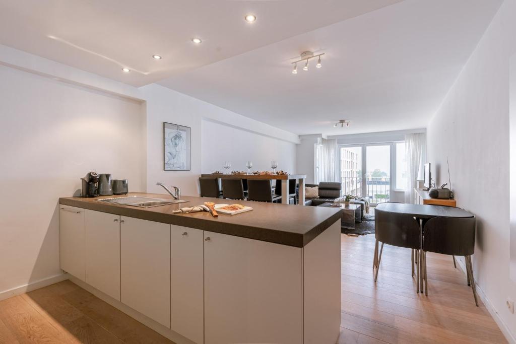 Huswell - Beachside 3-Bedroom Duplex Near Sea, Ostende