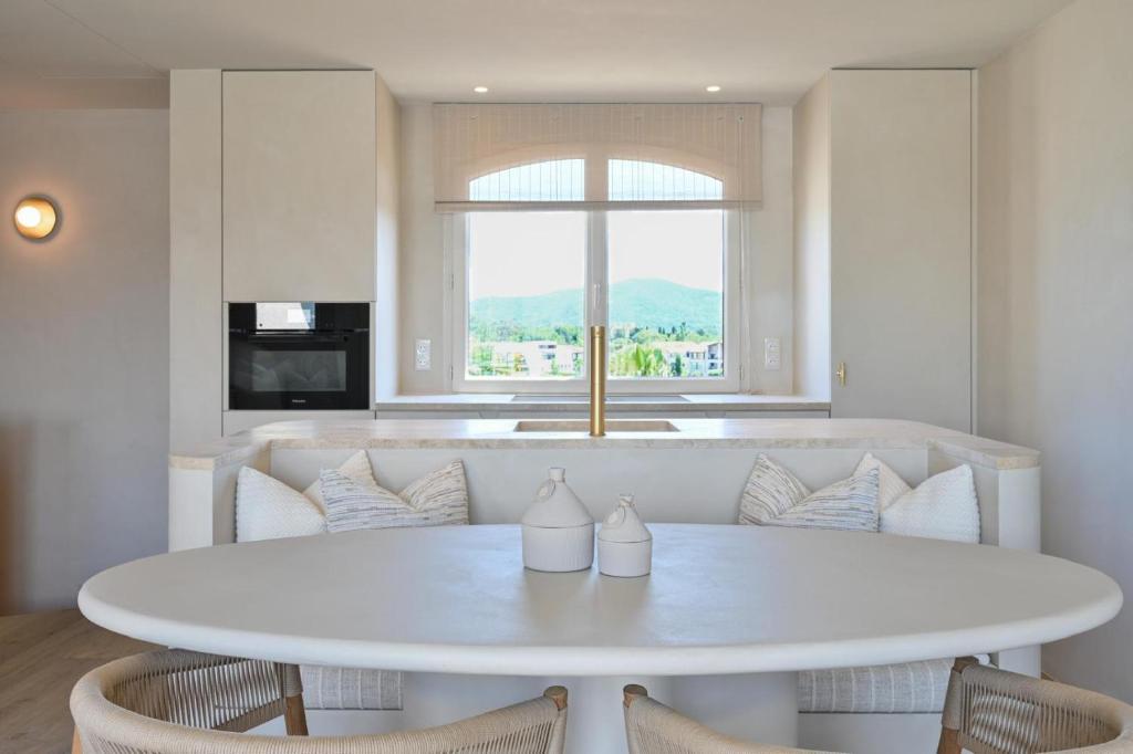 Golfe de St-Tropez somptueux appartement vue port et mer, Cogolin