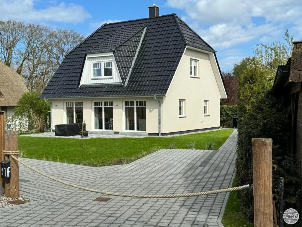 Ferienhaus Hornhecht, hotel in Born