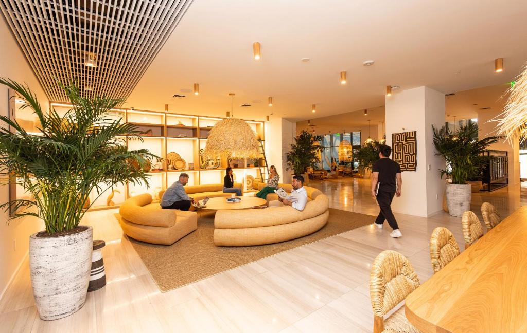 Flow Hotel Fort Lauderdale — Hotel building in Fort Lauderdale, Florida