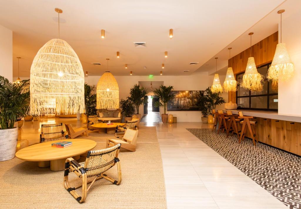 Flow Hotel Fort Lauderdale — Restaurant & bars in Fort Lauderdale, Florida