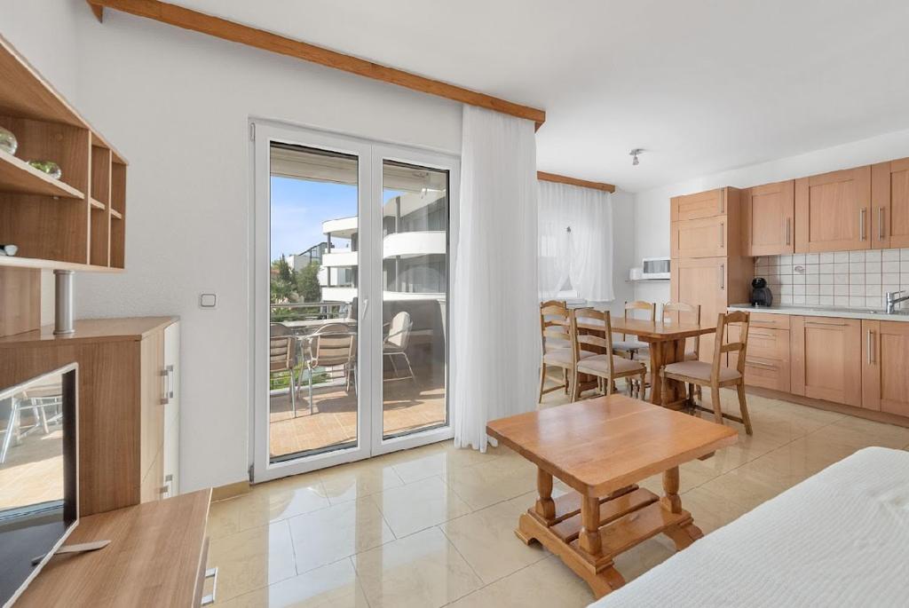 Apartment in Sukošan with Seaview, Terrace, Air condition, WIFI (3495-4), Sukošan