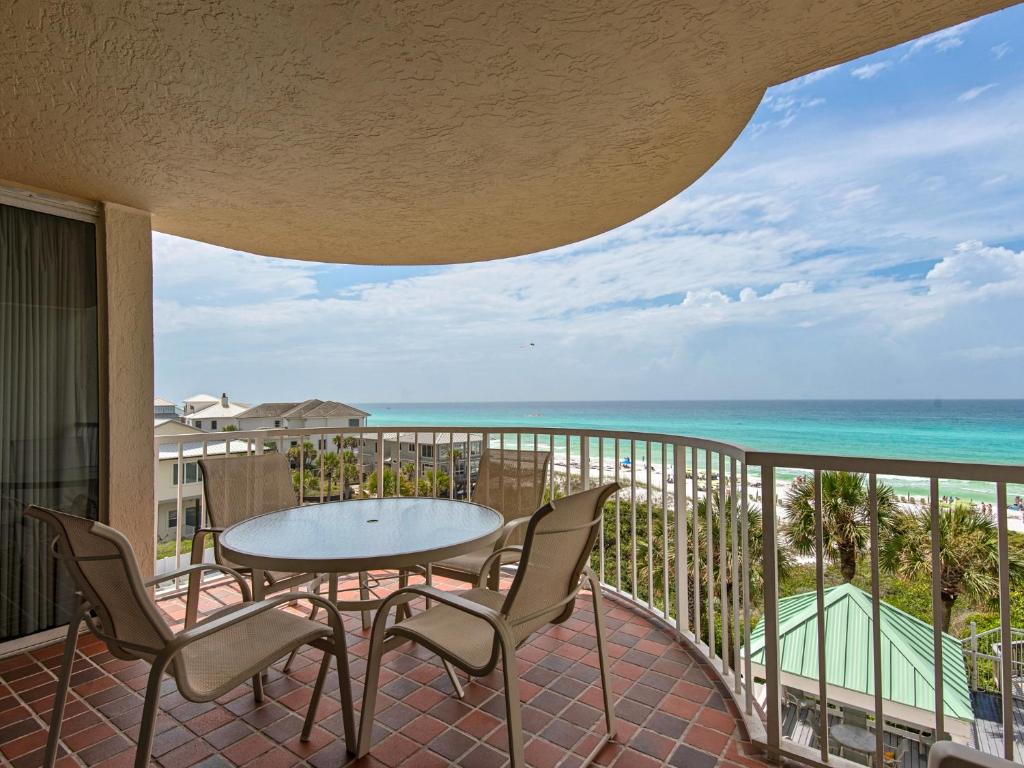 Hidden Dunes Condominium 0404 by Newman-Dailey, Destin