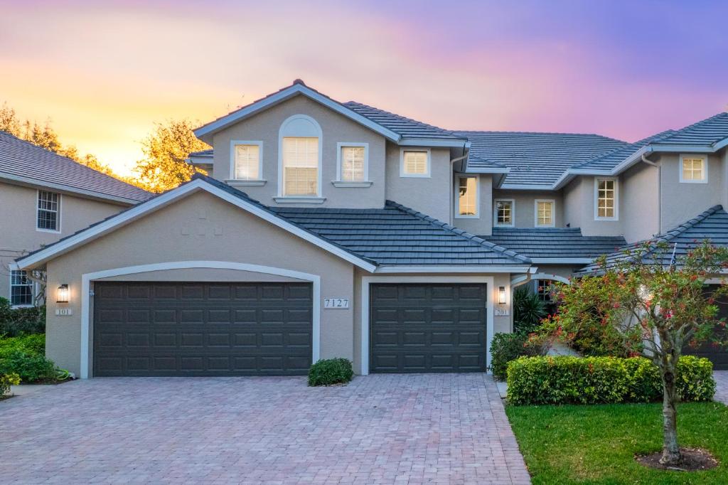 Charming Naples condo, Naples