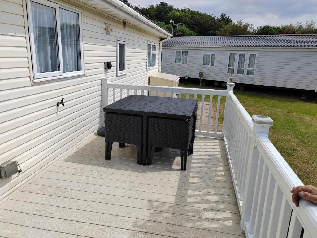 Dog Friendly 8 Berth Lodge, Hunstanton photo 7