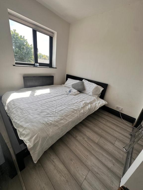 Spacious Double near Train Station, Birmingham