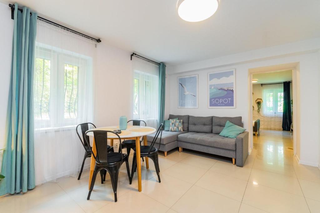 Apartament w Sopocie w przyziemiu by Grand Apartments 전경