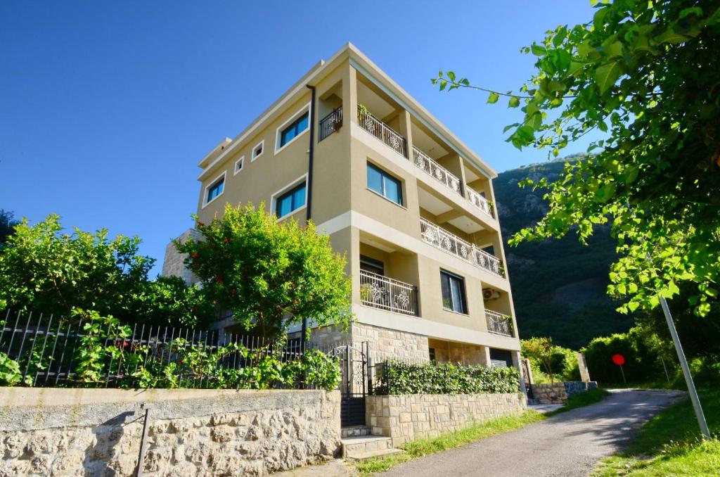 Radgost Kotor Apartments - 2