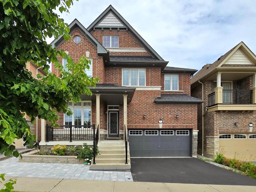 Custom & Luxurious Residence, Ajax