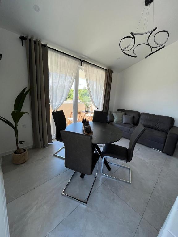 Apartman Hana 1, Žgaljić