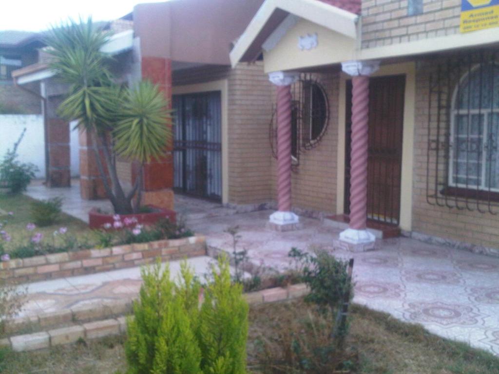 Guest House Macauly photo