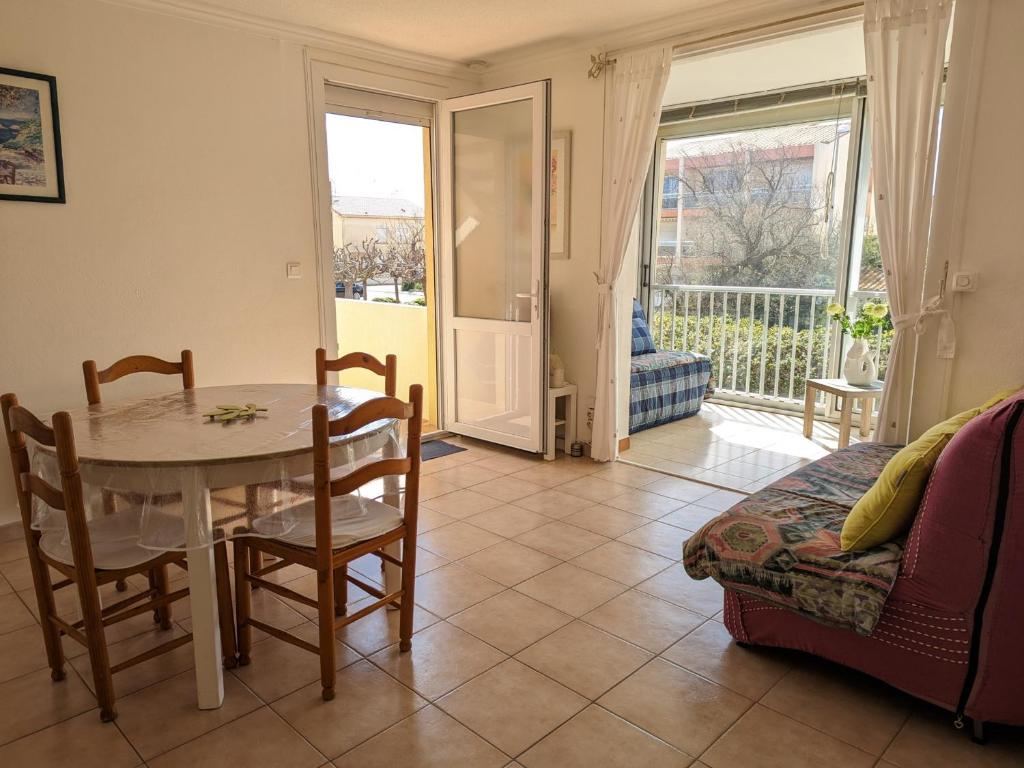 Appartement T2 lumineux 40m2, 4 personnes, 150m de la plage, bien équipé et proche loisirs - FR-1-797-18 - 2