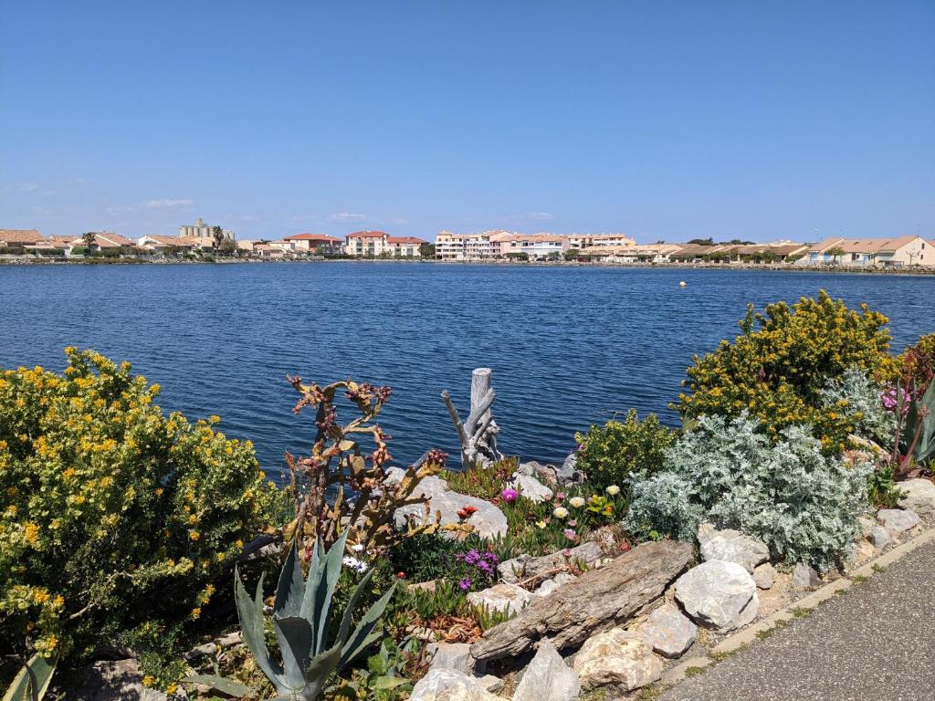 T3 Climatisé RDC avec Terrasse, Parking, Proche Activités - Port-la-Nouvelle - FR-1-797-30 - 2
