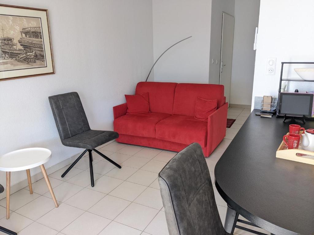 T3 Climatisé RDC avec Terrasse, Parking, Proche Activités - Port-la-Nouvelle - FR-1-797-30 - 3
