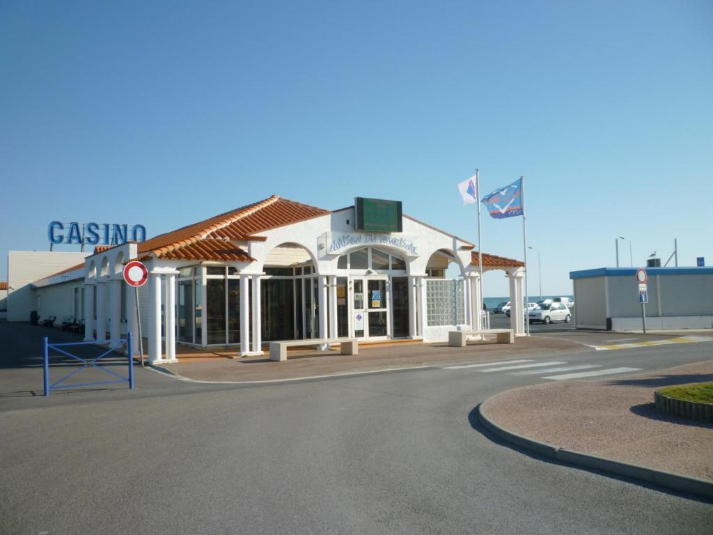 Appartement T2 Front de Mer avec Balcon et Parking – Confort et Activités à Proximité - FR-1-797-37 - 4