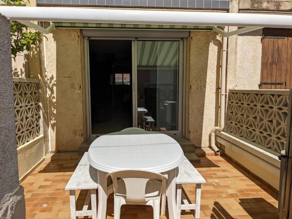 Villa T3 climatisée, 57m², 5/6 pers, proche plage, rénovée, terrasse, parking, quartier animé - FR-1-797-48 - 2