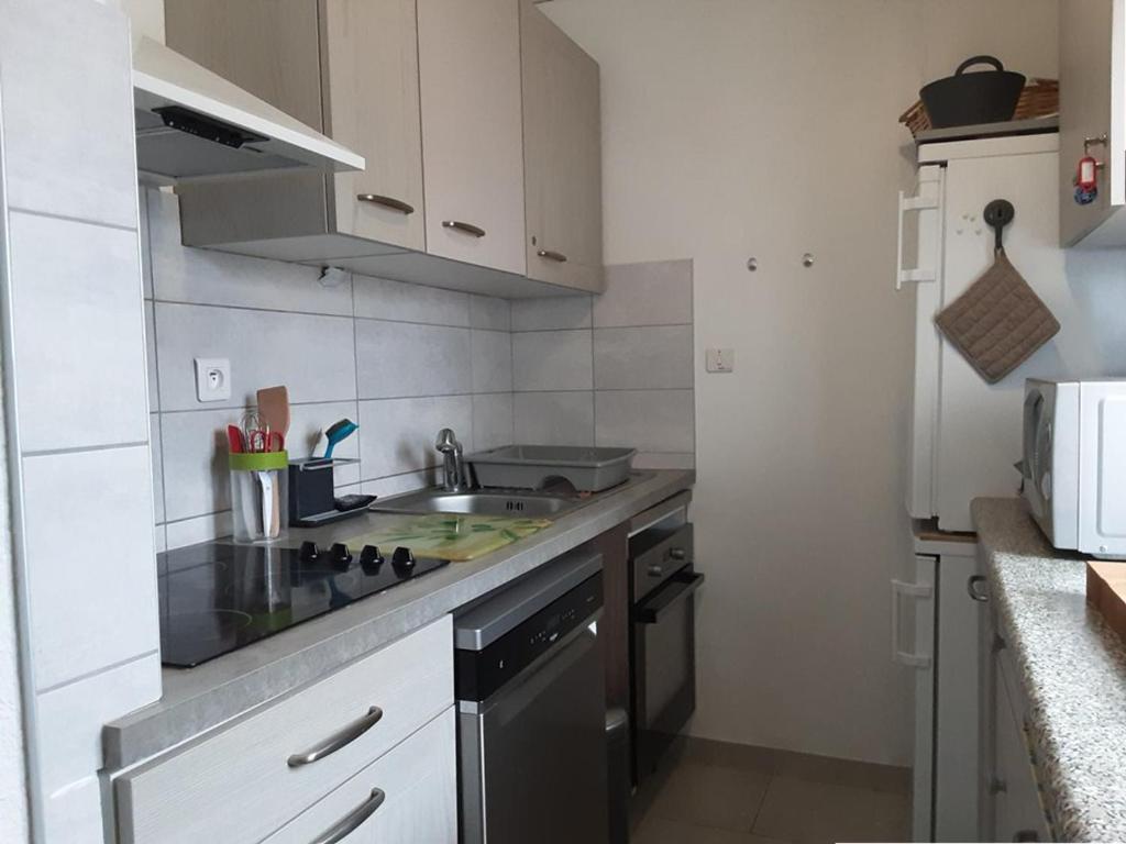 Mazet 2 Chambres avec Terrasse et Parking au Lavandou - FR-1-803-45 - 2
