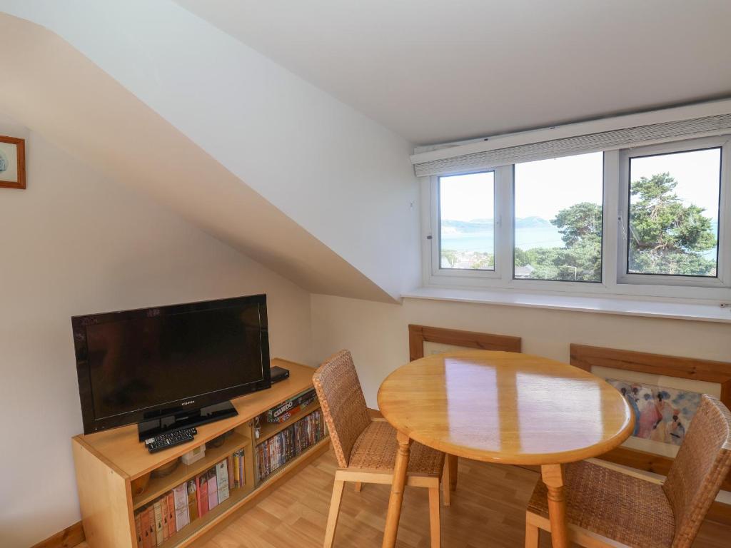 2 Kersbrook Gardens, Lyme Regis photo 8
