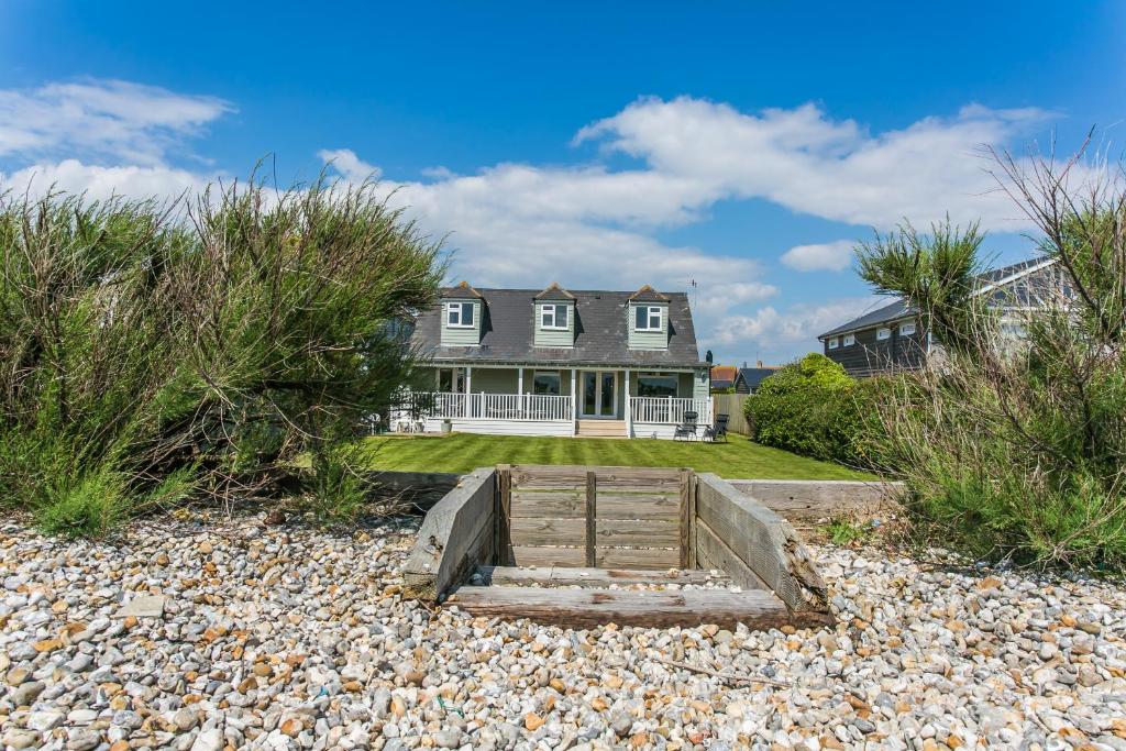 Sunshine - Beachfront home in Bracklesham Bay, Chichester