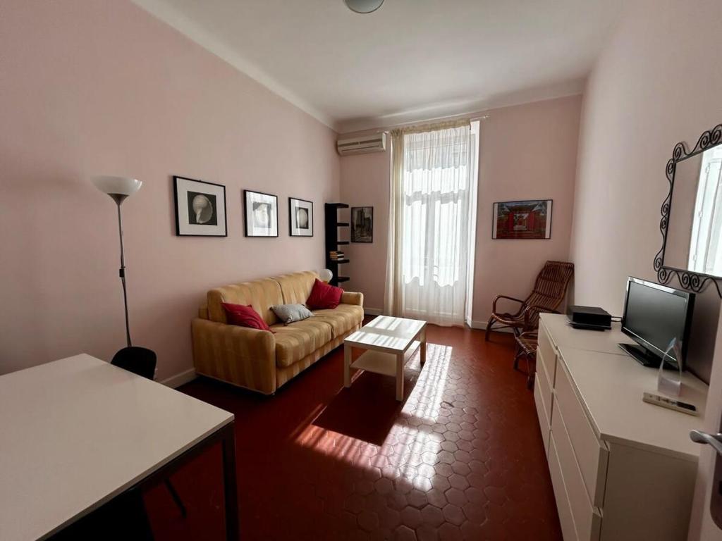 A004 - Bright apt Rue d'Antibes at 300m from beach Croisette - 2