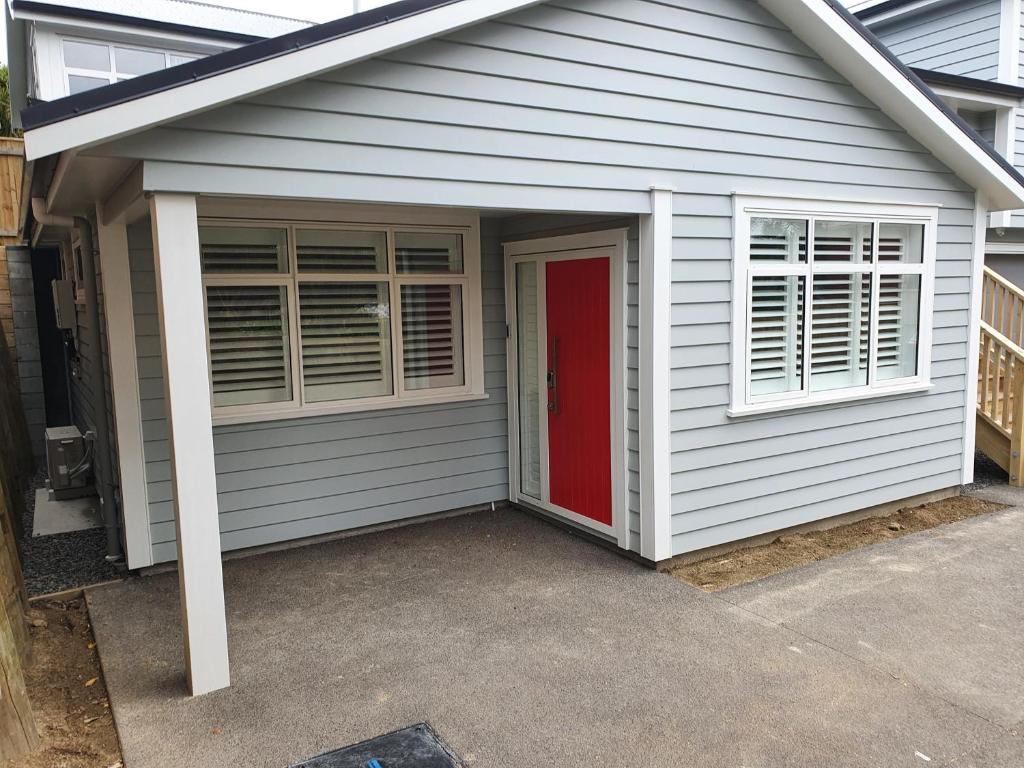 Newly built 1 bedroom unit in central Khandallah, Wellington