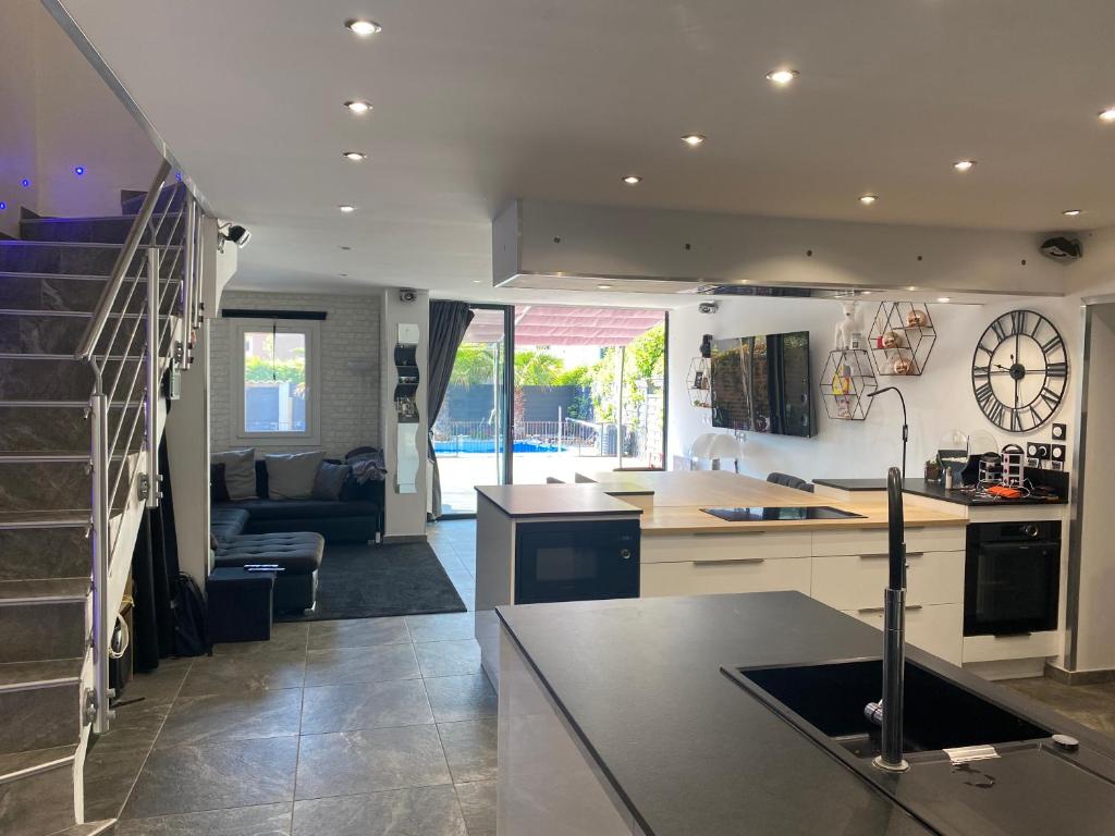 villa contemporaine avec piscine privée - 4
