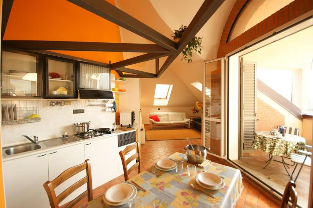 Sinfonia Mimosa central 2-room-flat - 1