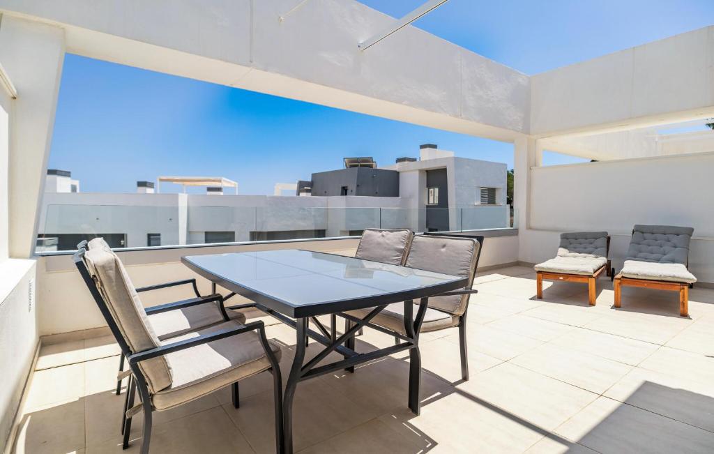 Cozy Apartment In Estepona - 3