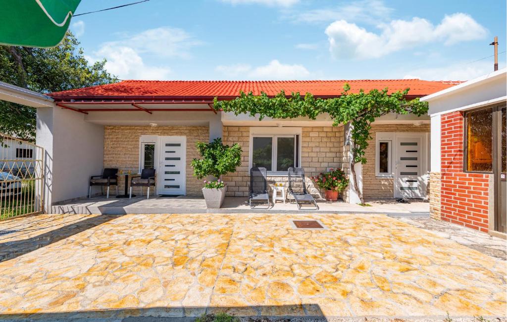 Nice Home In Seline With Wifi, Seline