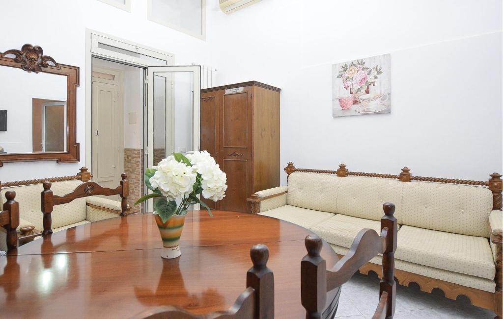 2 Bedroom Stunning Apartment In Ragusa - 2