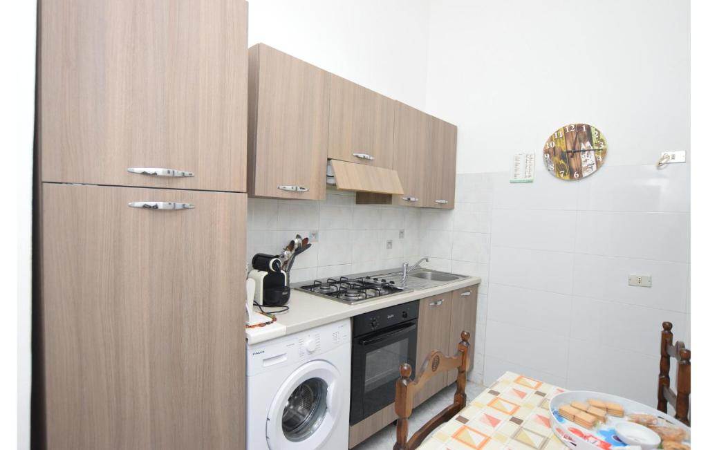 2 Bedroom Stunning Apartment In Ragusa - 4