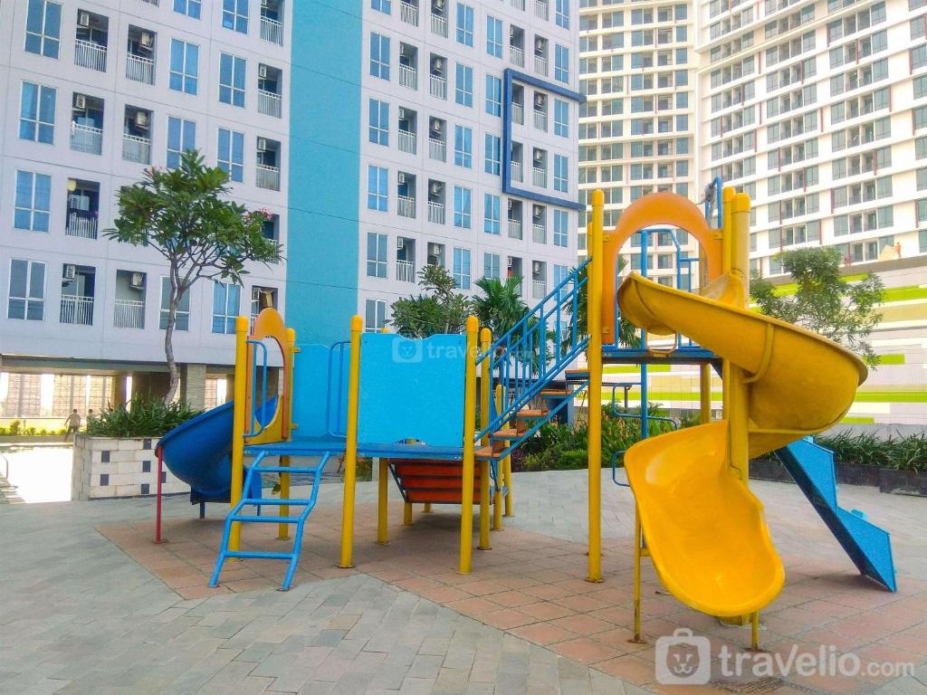 Cozy and Minimalist Studio Apartment at Grand Dhika City By Travelio, Bekasi