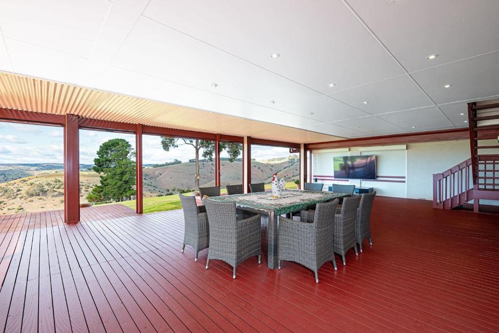 Goldfields View, One Tree Hill