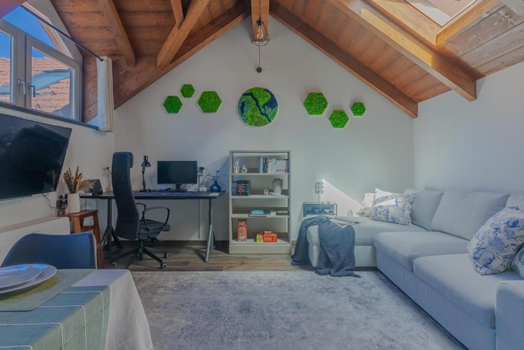 Skylight Home, Bellano